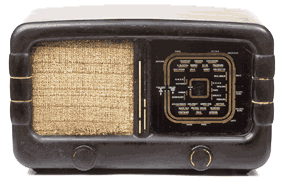 Altes Rundfunkgert zum Empfang von Rundfunkprogrammen der Radiosender.